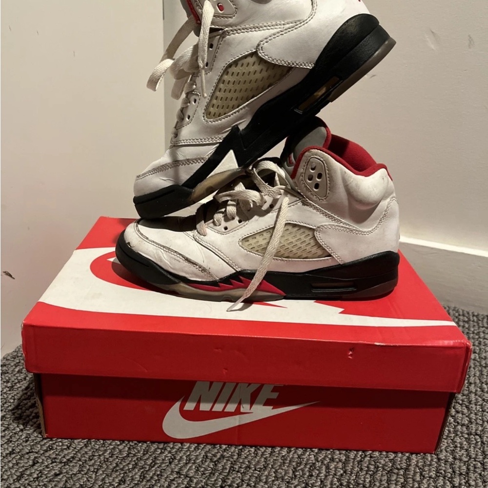 Jordan Sneakers White and Red